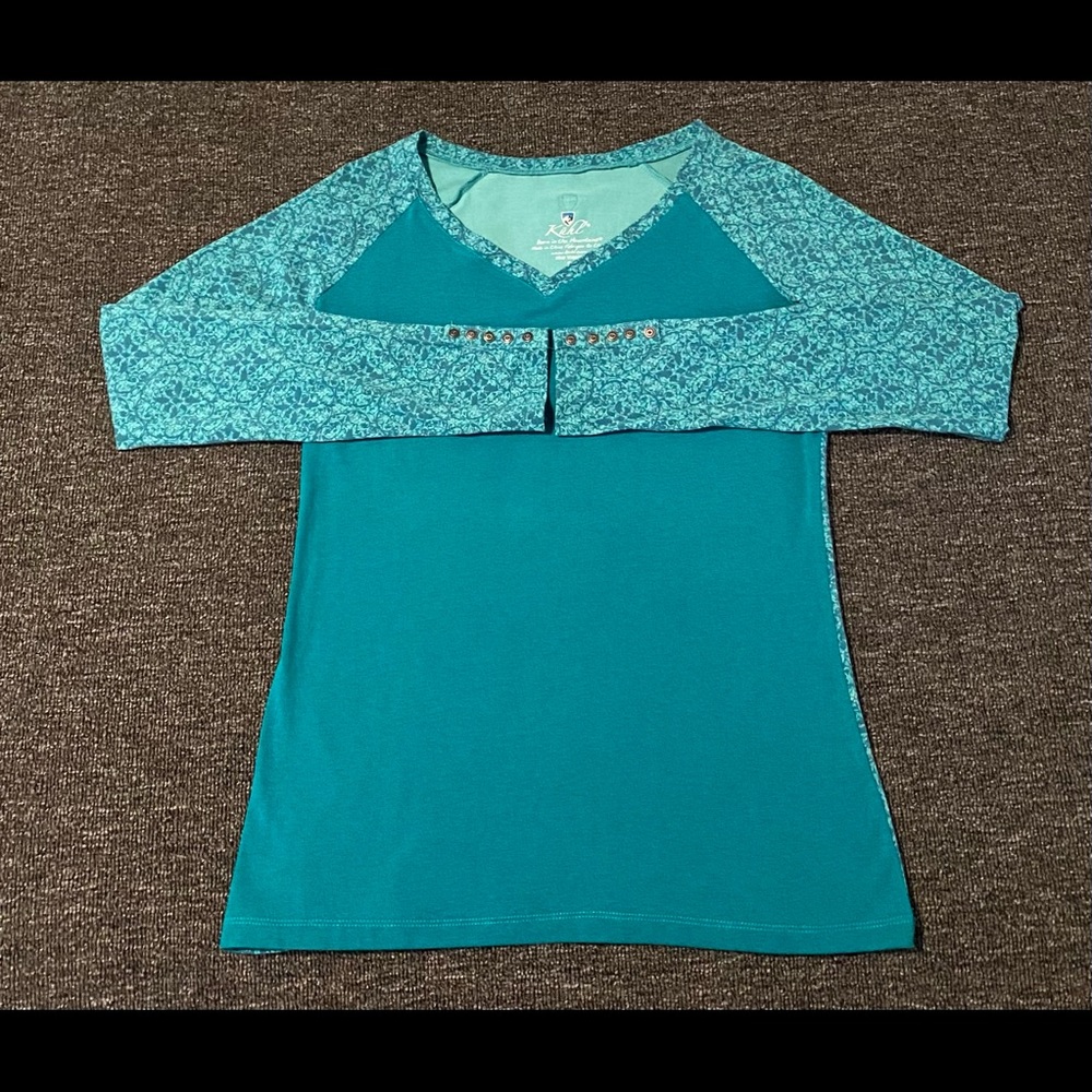 Women’s KUHL Long Sleeve V-Neck Shirt Size Small